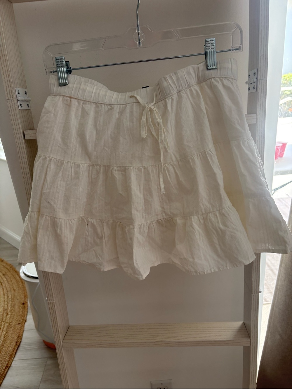 H&M Cream Tiered Ruffle Mini Skort